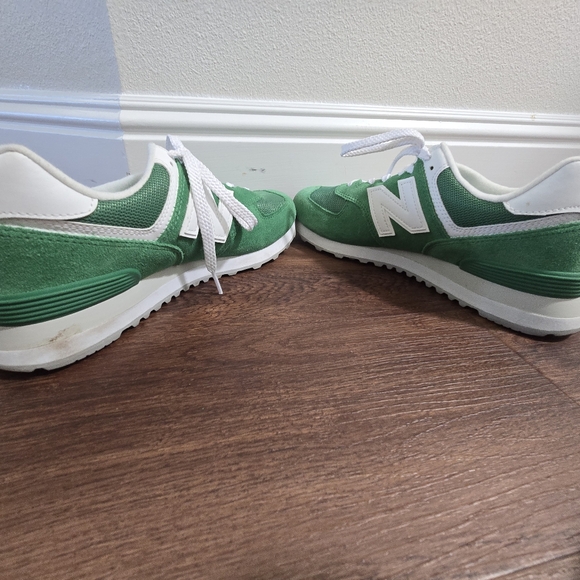 MENS 8.5 New Balance sneakers - Picture 5 of 8